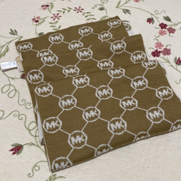 MICHAEL Michael Kors Logo MK Brown Cream Women's One Size Fits All Scarf - Picture 5 of 6